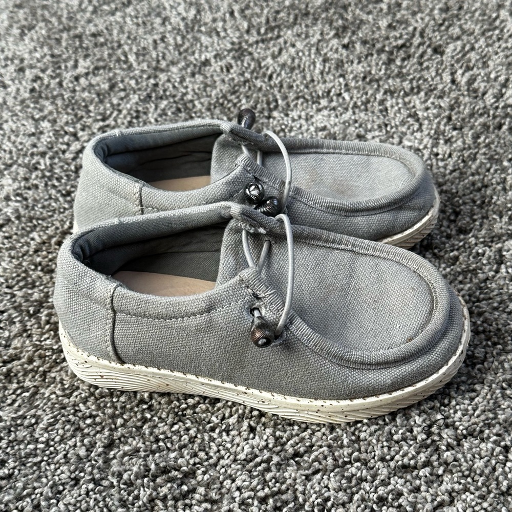 Boys slip on shoes size 10k